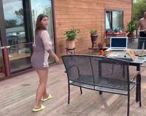 Tsetsi ass peek