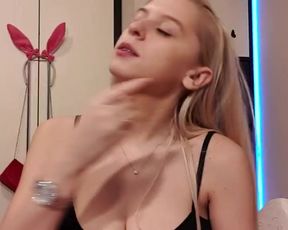 Monikag webcam show 2019-11-19_02-02-58_817