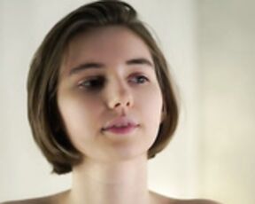 approche_toi_petite boobs cute