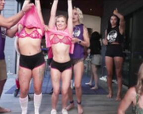 Blondefoxsilverfox orgy make out and lick pussy