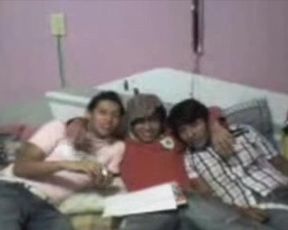 Se Deznuda Por Una Apuesta A sus amigos