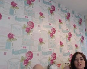 Pure3v3 shows some skin in freechat to her fans