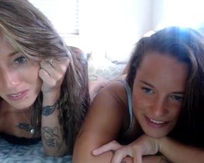 Ashlyndiamond licking gf pussy in cam recording 2016 June 14 062009
