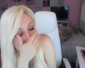 Busty Buxom Babe And Her Sizzling Performance Live
